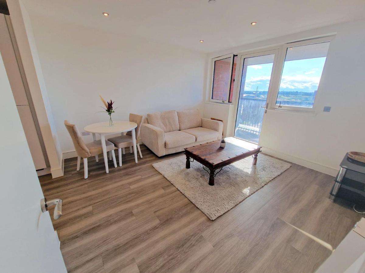 One Bedroom Near Southall Station! *